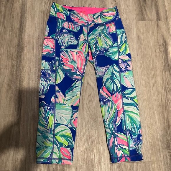 Lilly Pulitzer Luxletic Weekender Cropped Leggings. Size Medium. Casa Del Sol - Picture 2 of 5